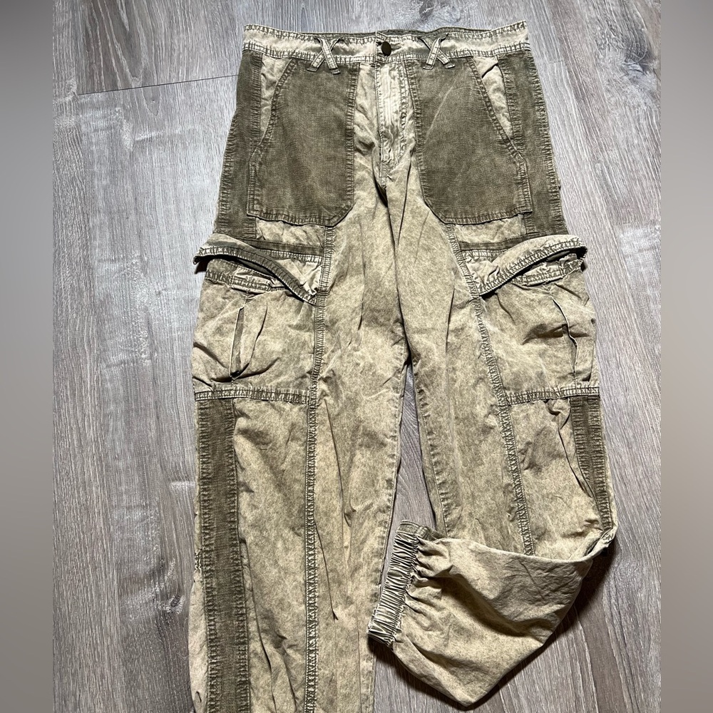 Urban‎ Outfitters Cargo Washed Out Pants- 6